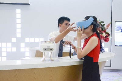 白云机场T2旅游咨询中心试运行，AI机器人全天无休服务引关注